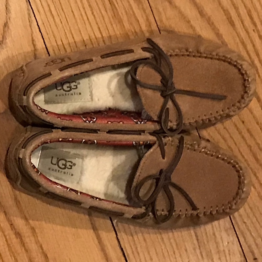 🎉HP🎉 UGG Suede Moccasin, Tan